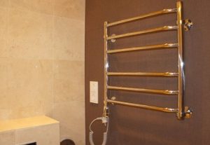 Установка электрического полотенцесушителя в ванной в Тамбове